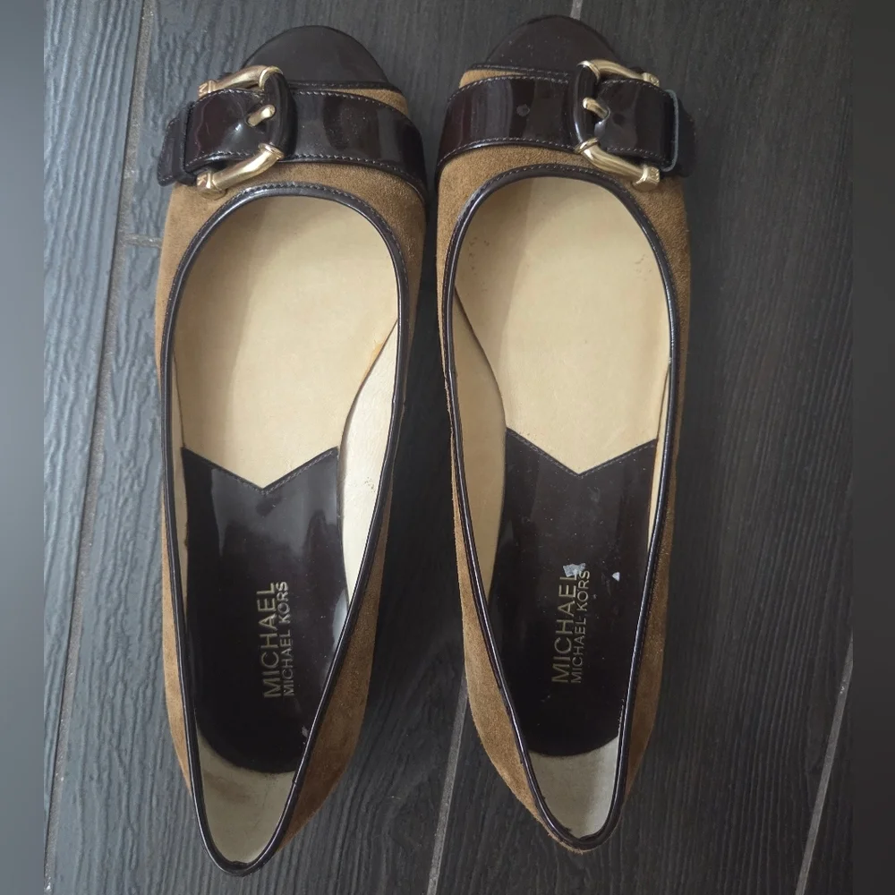 Michael Kors Suede Peep Toe Flats 9.5 Tan Buckle Patent Trim